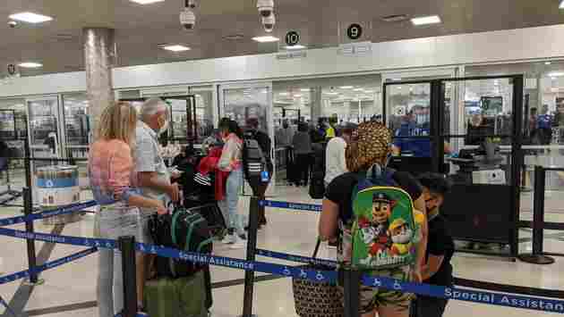 Travelers Booking Fewer Flights for Thanksgiving Travel