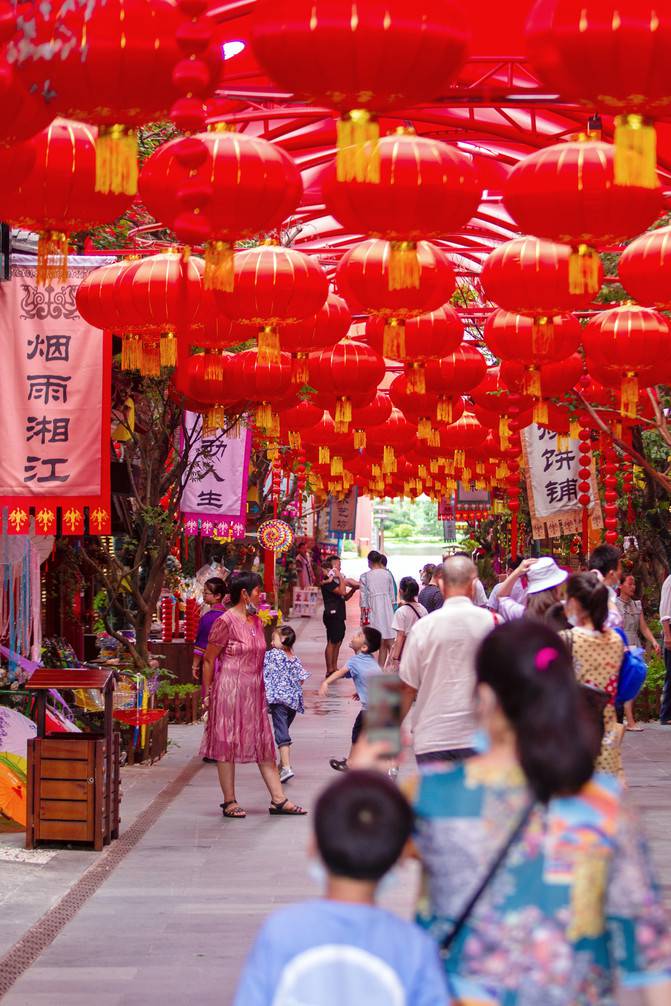 Eternal love of Zhangjiajie: take you to see a beautiful performance that brings Zhangjiajie scenery and Xiangxi culture onto t